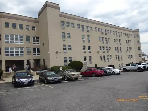 280 Lowndes Ave #111G, Huntington Station, NY 11746