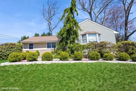 30 Fernwood Dr, Clarkstown, NY 10956