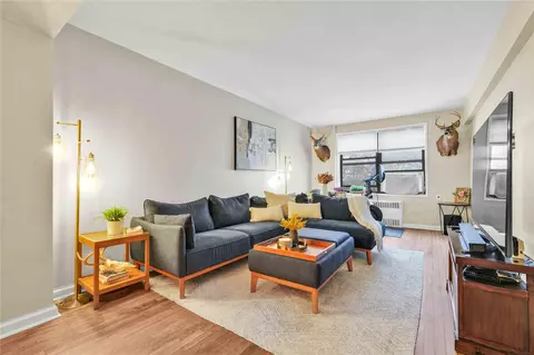 25-11 Union St #3D, New York, NY 11354