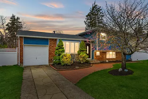 240 W 21st St, Deer Park, NY 11729