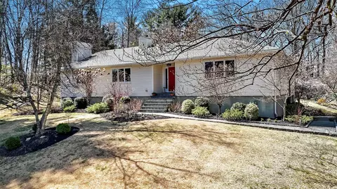 8 Yorkshire Ct, Cortlandt, NY 10520