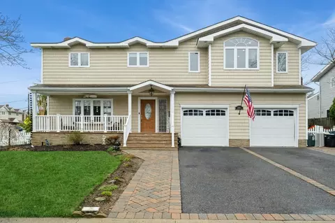 2434 Wallen Ln, North Bellmore, NY 11710