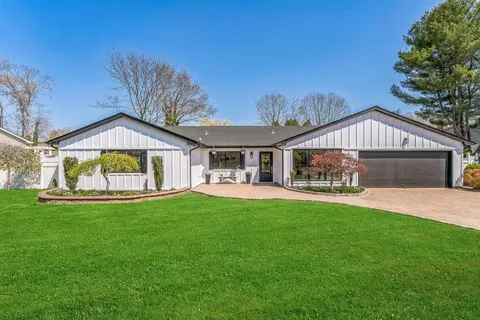 3 Lynhaven Pl, South Setauket, NY 11720