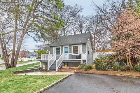409 Locust Dr, Rocky Point, NY 11778