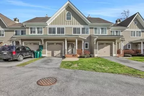 16 Pond Ridge Rd, Milton, NY 12547