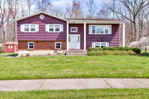 15 John F Kennedy Dr, Orangetown, NY 10913