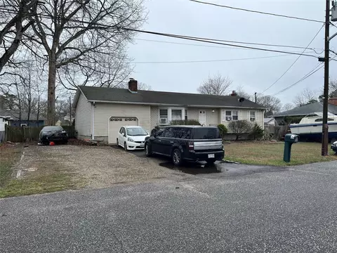 76 Wilson Ave, Mastic Beach, NY 11951