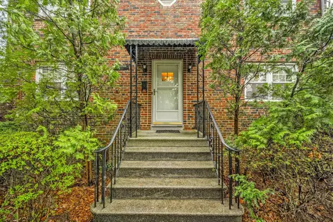 413 Stellar Ave, Pelham, NY 10803