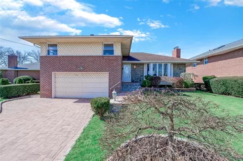 138 Betty Rd, North Hempstead, NY 11040