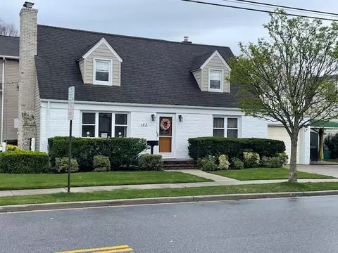 183 Locust St, Floral Park, NY 11001