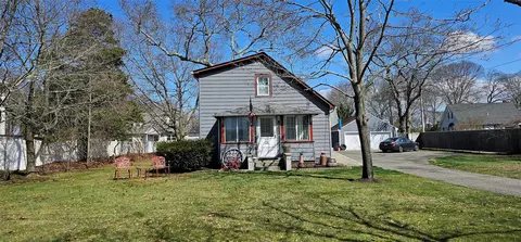 31 Miller Ave, Center Moriches, NY 11934