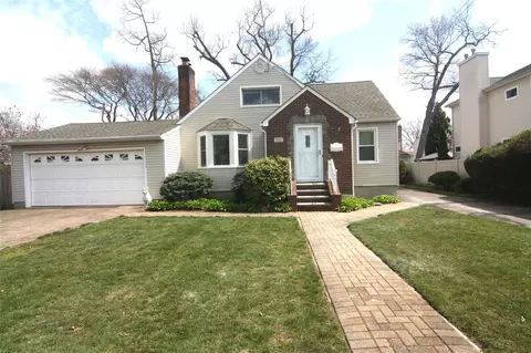 1985 Russell St, Bellmore, NY 11710