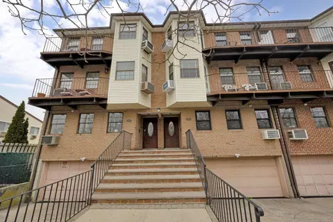 151-17 78th St #2N-2, Howard Beach, NY 11414