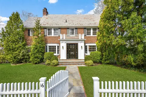 16 Locust Ave, Larchmont, NY 10538