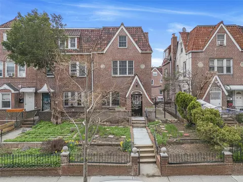37-50 79th St, Jackson Heights, NY 11372