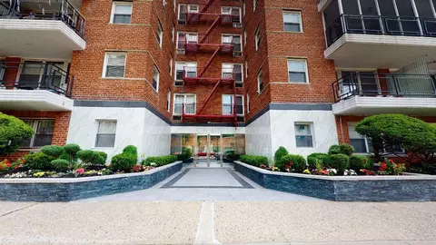 66-15 Thornton Pl #6V, New York, NY 11374