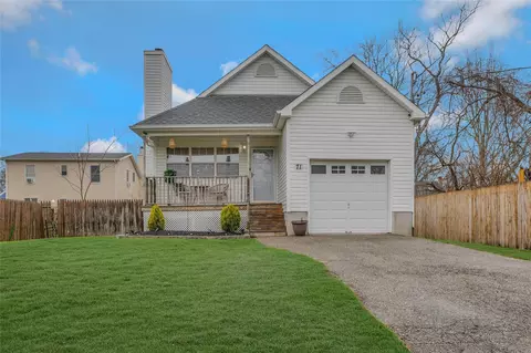 71 Shore Dr, Mastic Beach, NY 11951