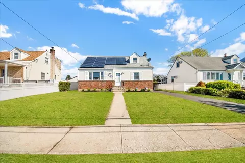 646 Baldwin Dr, West Hempstead, NY 11552