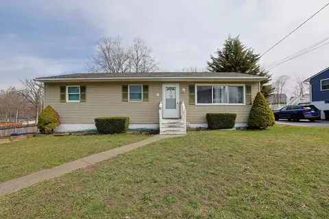 5 Carl Pl, Wallkill, NY 10940