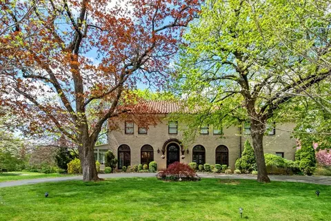 12 Longvue Ave, New Rochelle, NY 10804
