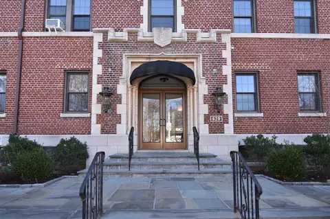 620 Pelhamdale #33, Pelham, NY 10803