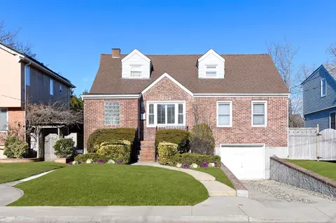 1054 Mora Pl, Woodmere, NY 11598