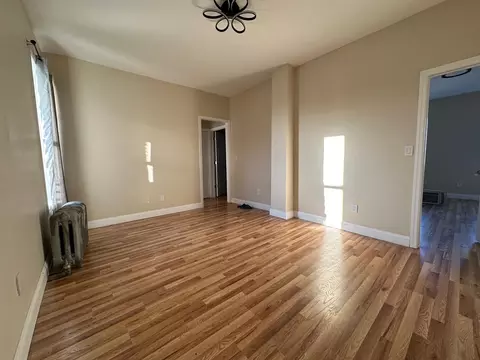 97-52 75th St, New York, NY 11416