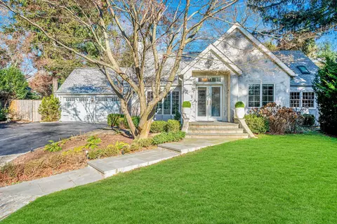 167 Southdown Rd, Huntington, NY 11743
