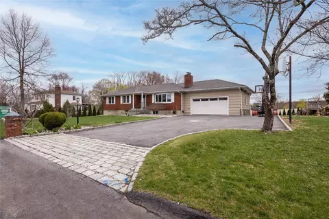 2820 Sarles Dr, Yorktown, NY 10598
