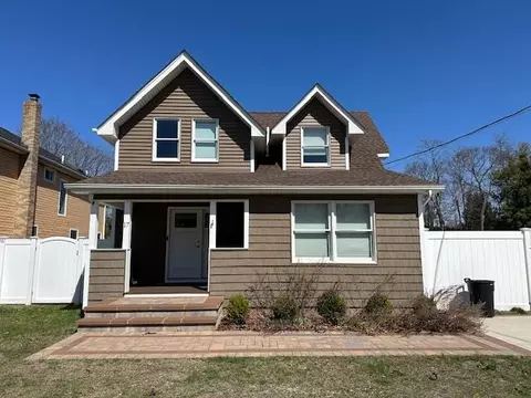17 2nd St, Islip, NY 11751