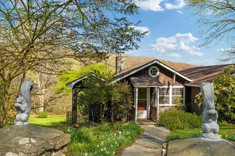 806 Gipsy Trail Rd, Kent, NY 10512
