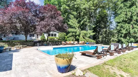 21655 Main Rd, Cutchogue, NY 11935