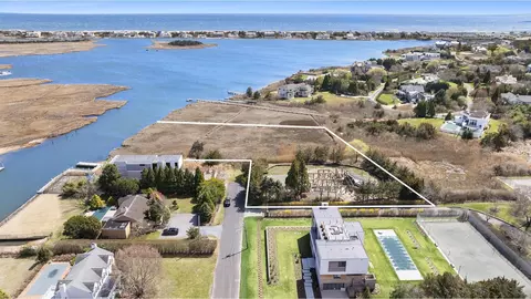 9 E Division St, Southampton, NY 11978