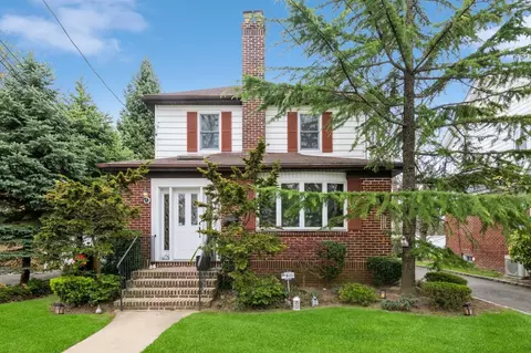 1547 Moffitt Ave, Hewlett, NY 11557