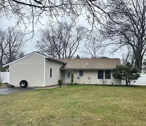 1041 Old Town Rd, Coram, NY 11727