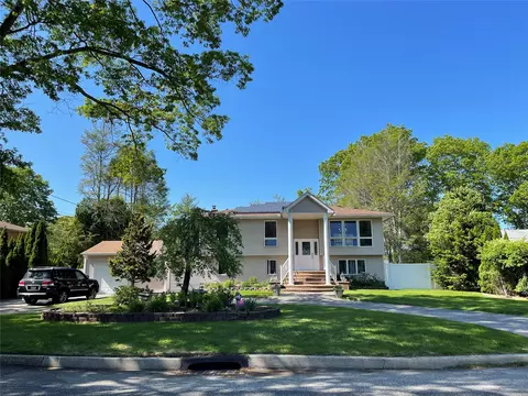 69 Fulton Blvd, Commack, NY 11725