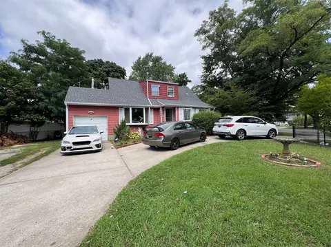 286 Washington Ave, Brentwood, NY 11717