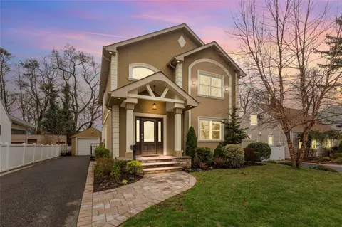 62 Harvard St, North Hempstead, NY 11577