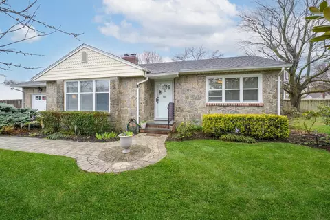 125 11th Ave, Huntington Station, NY 11746