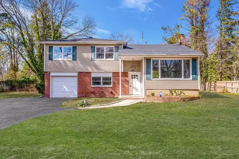 211 E 17th St, Huntington Station, NY 11746