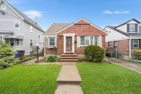 100-16 205th Pl, New York, NY 11423