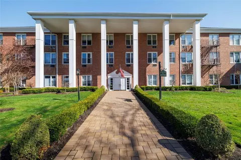 55 Lenox Rd #2S, Rockville Centre, NY 11570