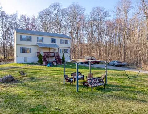 27 Dandelion Ln, Wallkill, NY 12589