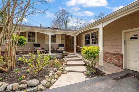 102 Eddy Dr, Huntington Station, NY 11746