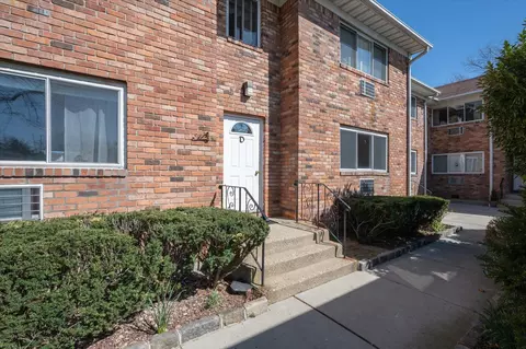 105 Prime Ave #D1, Huntington, NY 11743