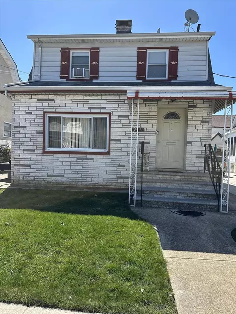 92-58 219th St, New York, NY 11428