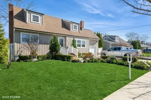 235 Jerusalem Ave, Massapequa Park, NY 11762