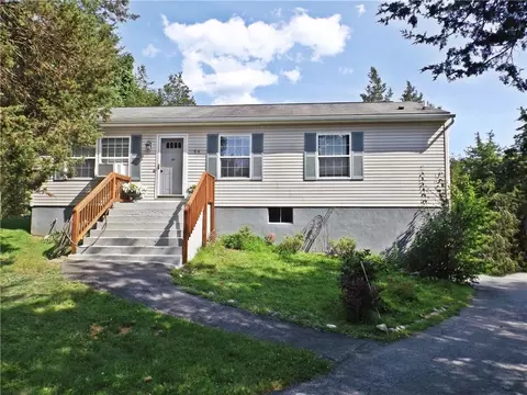 54 Bronson Rd, Beekman, NY 12570