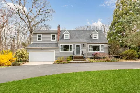 69 Middleville Rd, Northport, NY 11768