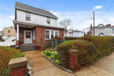 60 Boone St, Yonkers, NY 10704